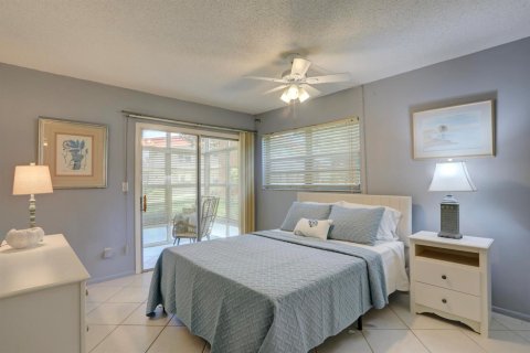 Condo in Vero Beach, Florida, 2 bedrooms  № 2382516 - photo 14