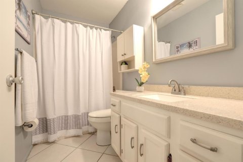 Condo in Vero Beach, Florida, 2 bedrooms  № 2382516 - photo 13