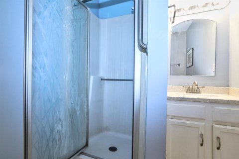 Condo in Vero Beach, Florida, 2 bedrooms  № 2382516 - photo 17