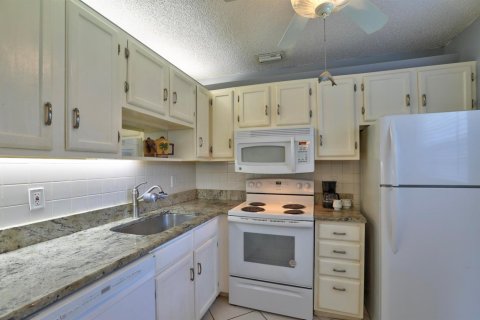 Condo in Vero Beach, Florida, 2 bedrooms  № 2382516 - photo 9