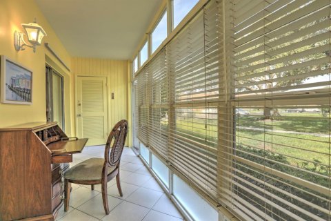 Condo in Vero Beach, Florida, 2 bedrooms  № 2382516 - photo 19