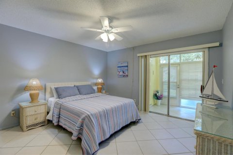 Condo in Vero Beach, Florida, 2 bedrooms  № 2382516 - photo 10
