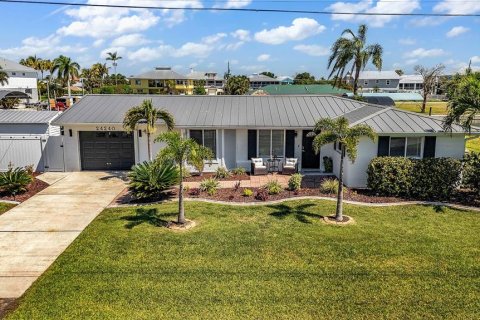Casa en venta en Punta Gorda, Florida, 2 dormitorios, 164.07 m2 № 2206104 - foto 3