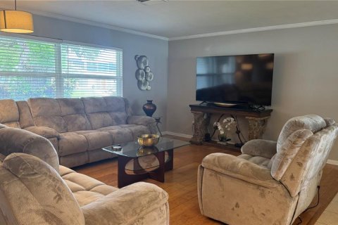 House in Seminole, Florida 3 bedrooms, 156.08 sq.m. № 2204305 - photo 6
