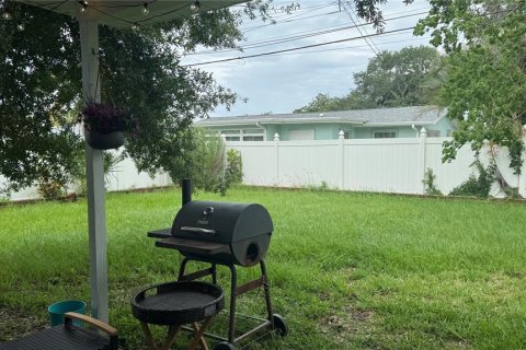 House in Seminole, Florida 3 bedrooms, 156.08 sq.m. № 2204305 - photo 14