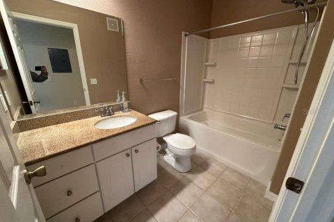 Condo in Winter Garden, Florida, 2 bedrooms № 2211182 - photo 15