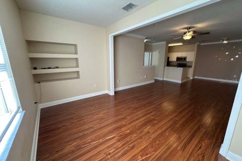 Condo in Winter Garden, Florida, 2 bedrooms № 2211182 - photo 7
