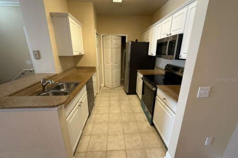 Condo in Winter Garden, Florida, 2 bedrooms № 2211182 - photo 18