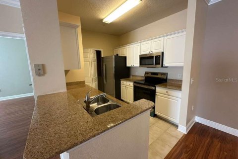 Condo in Winter Garden, Florida, 2 bedrooms № 2211182 - photo 17