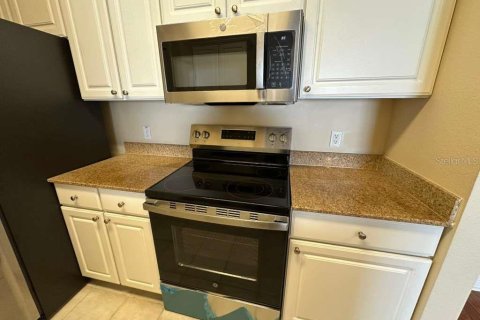 Condo in Winter Garden, Florida, 2 bedrooms № 2211182 - photo 19