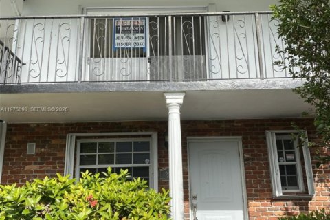 Townhouse in North Miami, Florida 2 bedrooms № 2050099