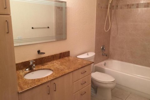 Condo in West Palm Beach, Florida, 3 bedrooms № 2179851 - photo 15