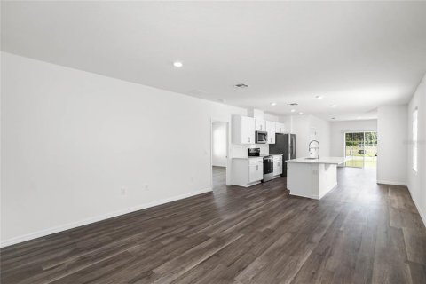 Casa en venta en Winter Haven, Florida, 3 dormitorios, 147.99 m2 № 2124693 - foto 2