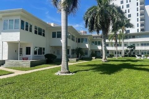 Condo in Saint Petersburg, Florida, 2 bedrooms  № 2359075