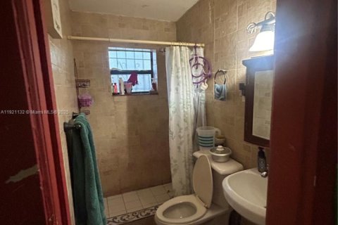 House in North Miami, Florida 3 bedrooms, 132.85 sq.m. № 1975106 - photo 6