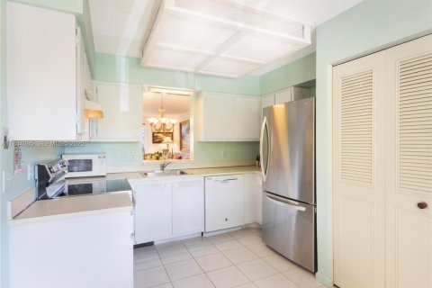 Купить кондоминиум в Делрей-Бич, Флорида 6 комнат, 99.41м2, № 2249444 - фото 11