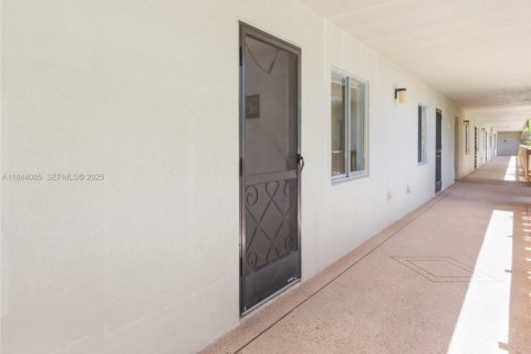 Купить кондоминиум в Делрей-Бич, Флорида 6 комнат, 99.41м2, № 2249444 - фото 21