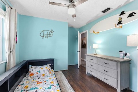 House in Palm Harbor, Florida 4 bedrooms, 148.18 sq.m. № 2391523 - photo 21
