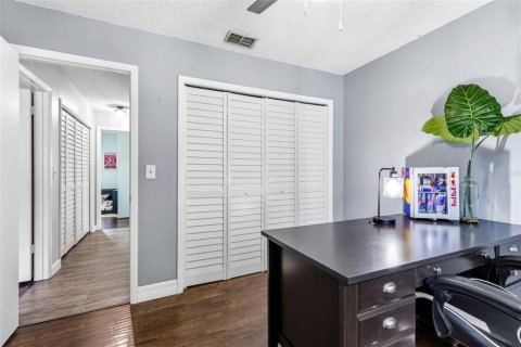 House in Palm Harbor, Florida 4 bedrooms, 148.18 sq.m. № 2391523 - photo 24