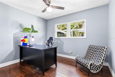 House in Palm Harbor, Florida 4 bedrooms, 148.18 sq.m. № 2391523 - photo 23