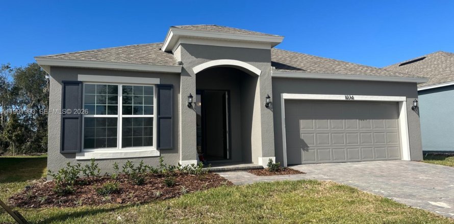 House in DeLand, Florida 4 bedrooms № 2052557