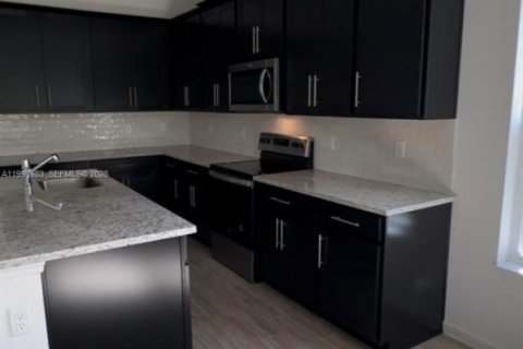 House in DeLand, Florida 4 bedrooms № 2052557 - photo 5