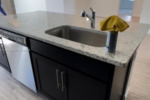 House in DeLand, Florida 4 bedrooms № 2052557 - photo 11