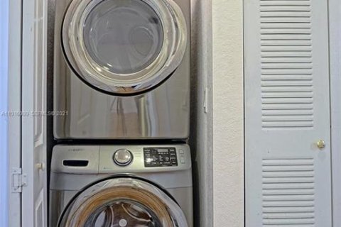Adosado en alquiler en Tamarac, Florida, 3 dormitorios, 142.7 m2 № 2078455 - foto 11