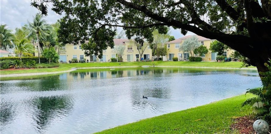 Adosado en Tamarac, Florida 3 dormitorios, 142.7 m2 № 2078455