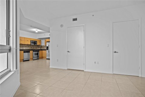 Condominio en alquiler en Miami, Florida, 1 dormitorio, 65.4 m2 № 1922636 - foto 11