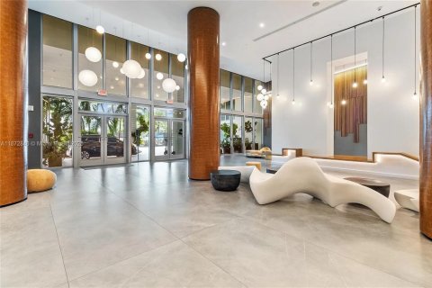 Condominio en alquiler en Miami, Florida, 1 dormitorio, 65.4 m2 № 1922636 - foto 17