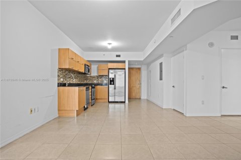 Condominio en alquiler en Miami, Florida, 1 dormitorio, 65.4 m2 № 1922636 - foto 6