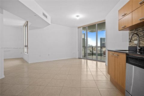 Condominio en alquiler en Miami, Florida, 1 dormitorio, 65.4 m2 № 1922636 - foto 5