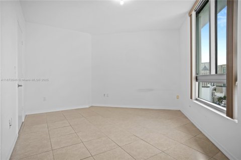 Condominio en alquiler en Miami, Florida, 1 dormitorio, 65.4 m2 № 1922636 - foto 10