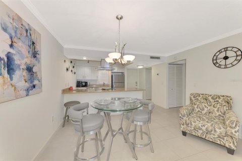 Condo in Sarasota, Florida, 1 bedroom  № 1556446 - photo 14