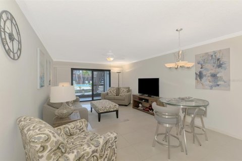 Condo in Sarasota, Florida, 1 bedroom  № 1556446 - photo 8