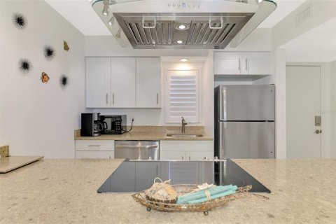 Condo in Sarasota, Florida, 1 bedroom  № 1556446 - photo 17