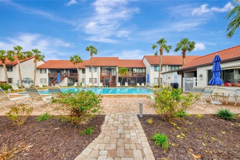 Condo in Sarasota, Florida, 1 bedroom  № 1556446 - photo 1