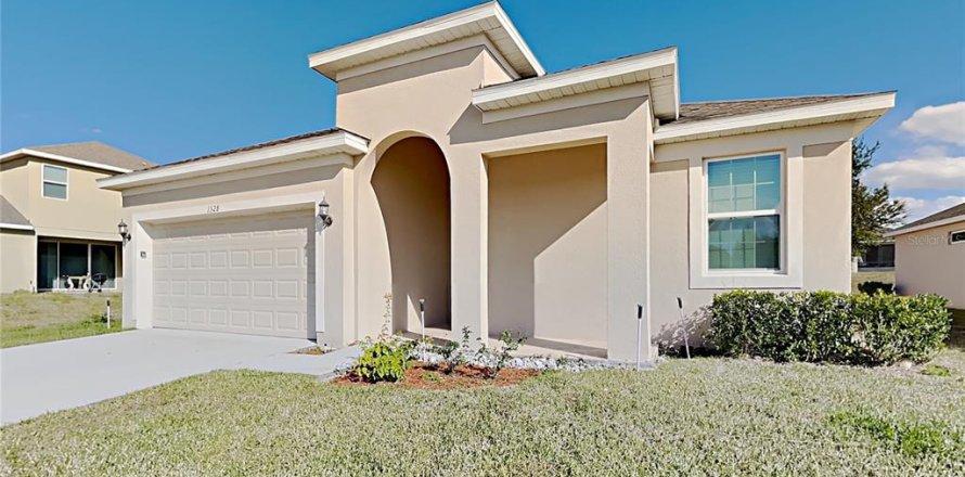 Casa en Mount Dora, Florida 4 dormitorios, 186.83 m2 № 2107849