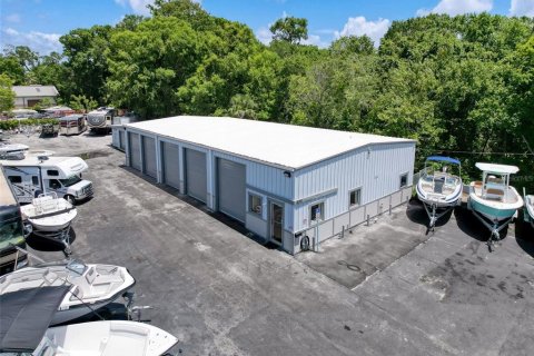 Commercial property in Port Richey, Florida № 1780438 - photo 1