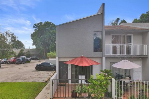 Townhouse in Miami, Florida 3 bedrooms, 102.66 sq.m. № 1920580 - photo 22