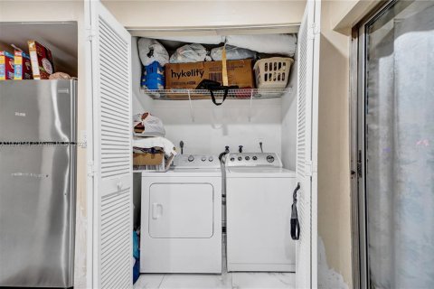 Townhouse in Miami, Florida 3 bedrooms, 102.66 sq.m. № 1920580 - photo 13