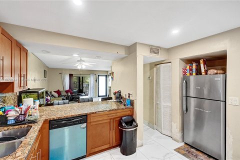 Townhouse in Miami, Florida 3 bedrooms, 102.66 sq.m. № 1920580 - photo 12