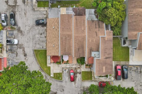 Townhouse in Miami, Florida 3 bedrooms, 102.66 sq.m. № 1920580 - photo 23