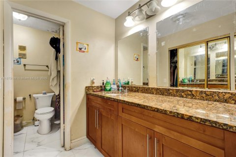 Townhouse in Miami, Florida 3 bedrooms, 102.66 sq.m. № 1920580 - photo 18