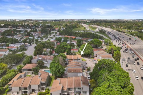 Townhouse in Miami, Florida 3 bedrooms, 102.66 sq.m. № 1920580 - photo 25