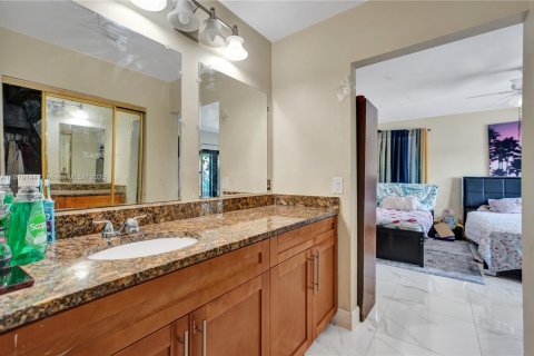 Townhouse in Miami, Florida 3 bedrooms, 102.66 sq.m. № 1920580 - photo 16