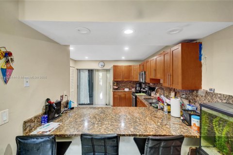 Townhouse in Miami, Florida 3 bedrooms, 102.66 sq.m. № 1920580 - photo 10