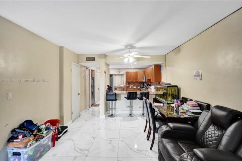 Townhouse in Miami, Florida 3 bedrooms, 102.66 sq.m. № 1920580 - photo 3