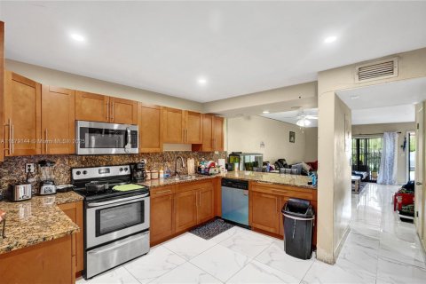 Townhouse in Miami, Florida 3 bedrooms, 102.66 sq.m. № 1920580 - photo 11